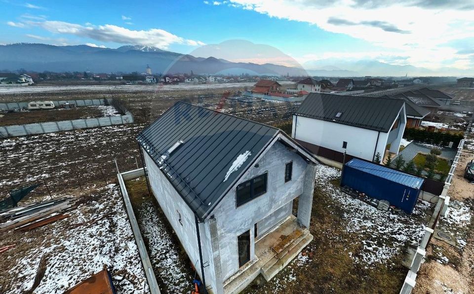 Comision 0% | Cristian | Finisaje La alegere | 3 băi | Teren 500 mp