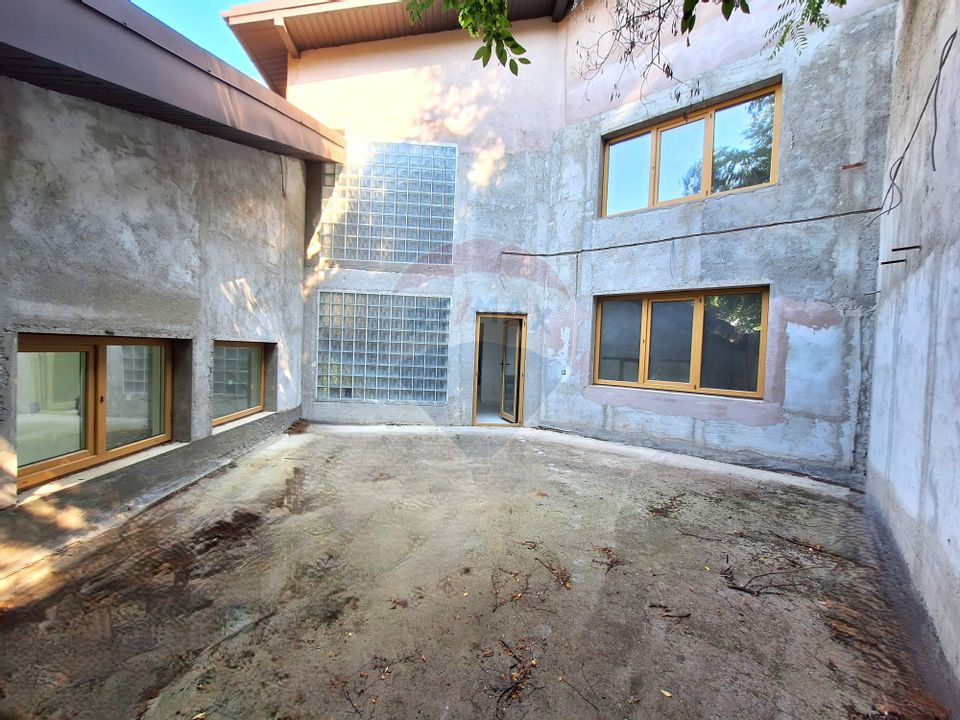 Casă / Vilă la gri aproape gata sa devina " acasa" !