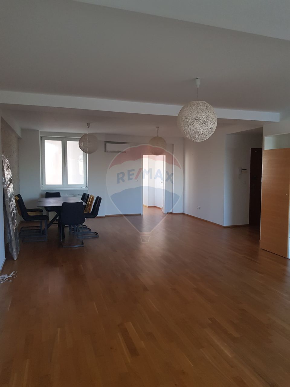 4 room Apartment for rent, P-ta Romana area