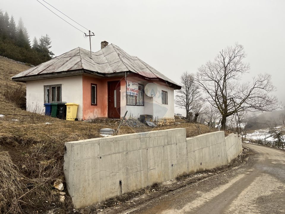 Teren 3808mp+Casă Fundata, Brașov - Cheile Grădiștei - Drum asfaltat