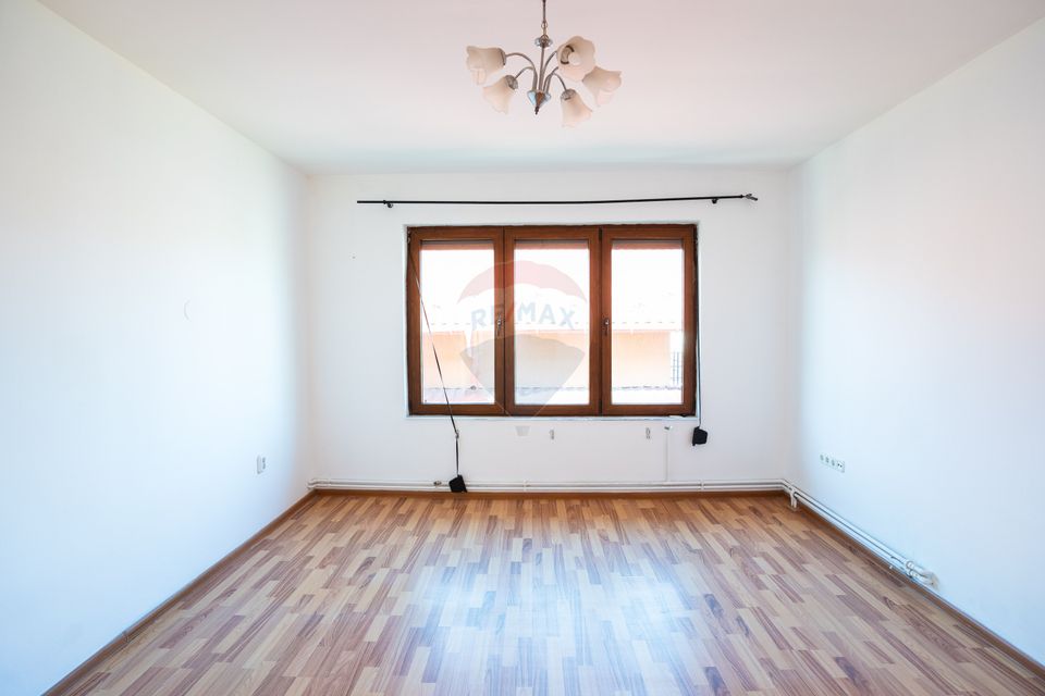 Casă individuală de Vânzare, 242mp utili+ teren de 380mp, în Pitești