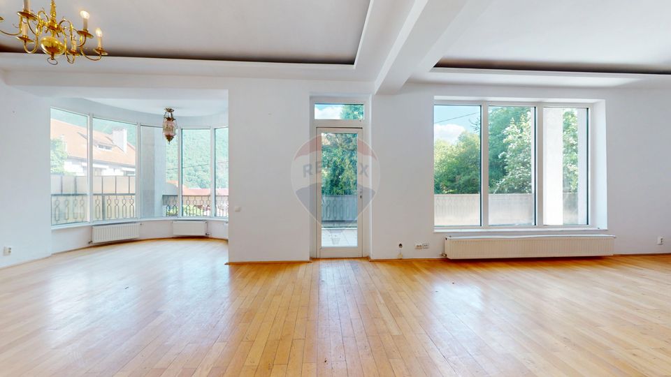 530sq.m Commercial Space for rent, Ultracentral area