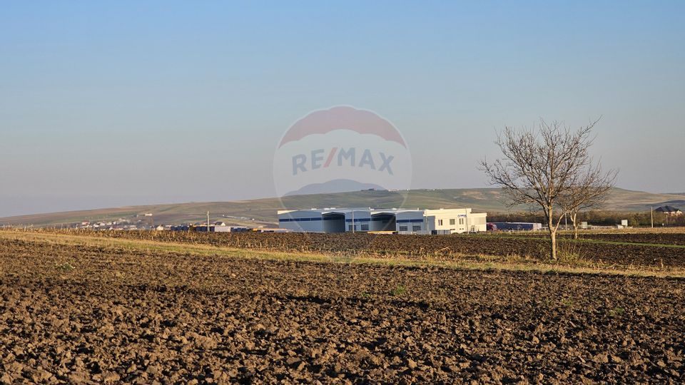 Teren extravilan 6,100mp Stroiesti / Soseaua DN17, Suceava