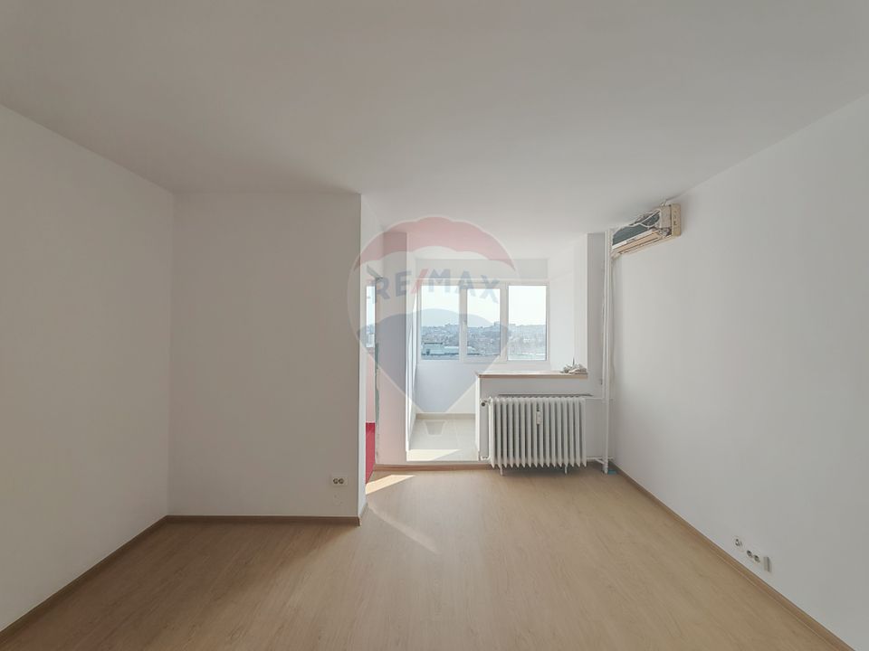 Garsoniera de vanzare metrou Favorit