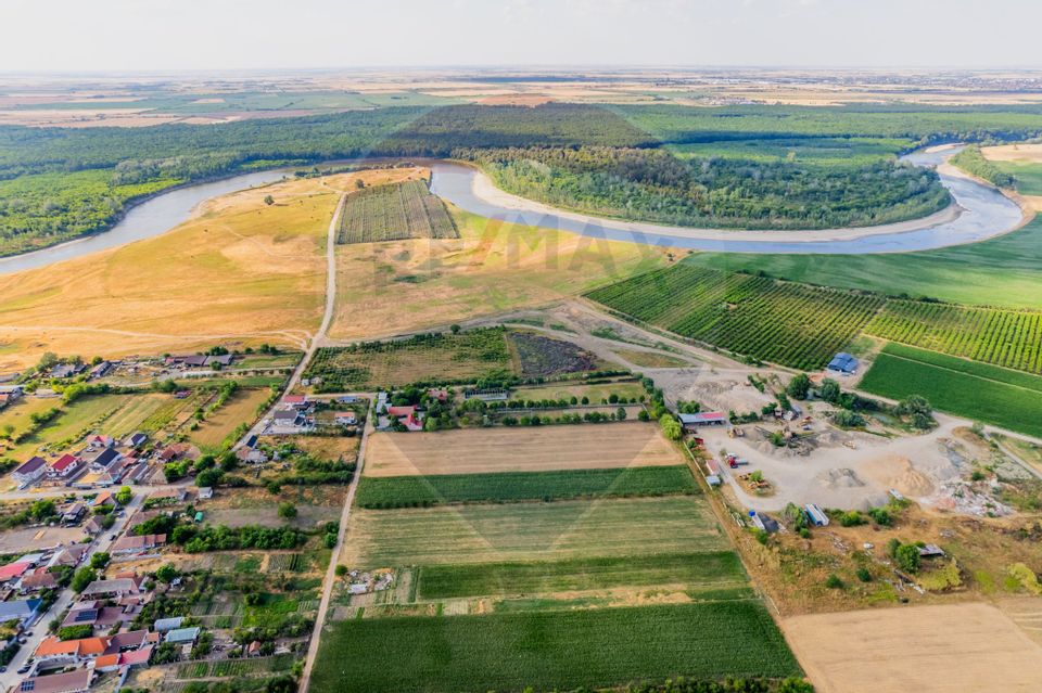 Land 4,000sqm Zadareni / Drumul Drumul principal