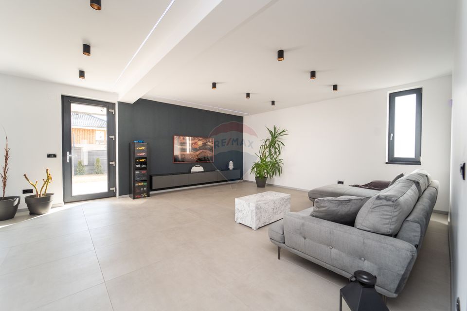 Smart Home de Vânzare în Sânpetru, Brașov – Construcție Premium