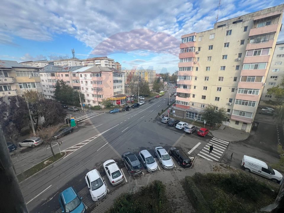 Apartament cu 4 camere de vânzare în zona Central