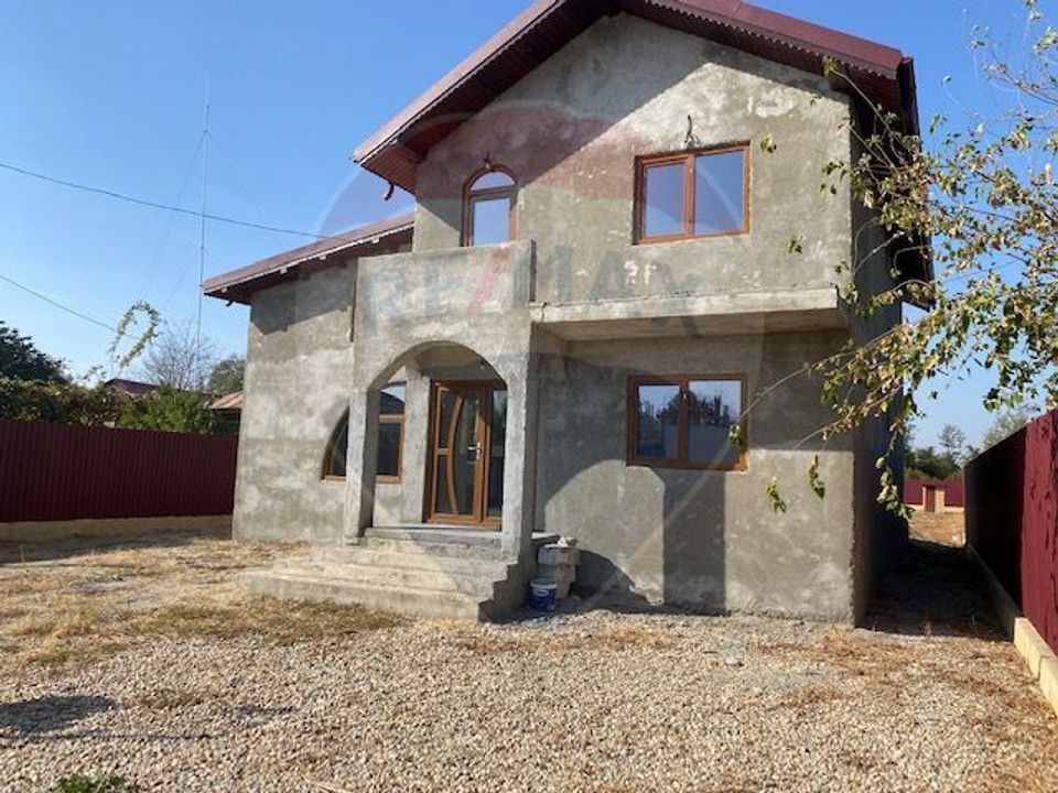 Casă / Vilă cu 5 camere de vânzare