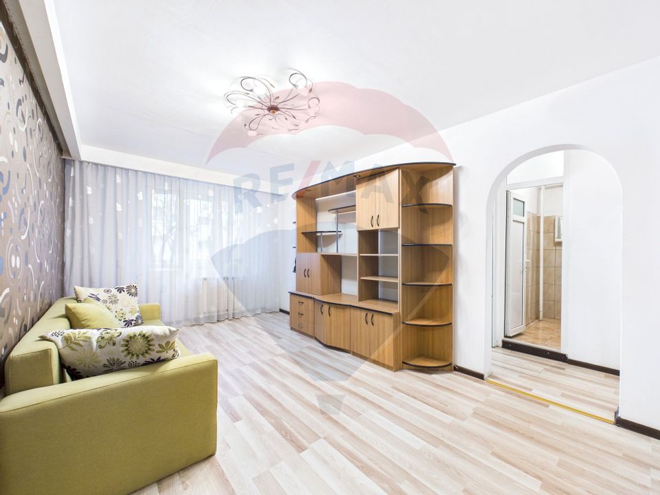 Apartament cu 4 camere de vânzare în zona Rahova