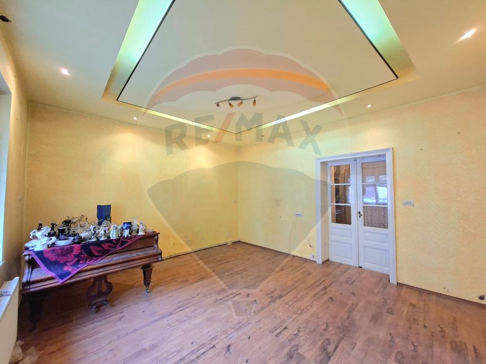 Proprietate centrală Arad,  cotă teren mare, acces auto