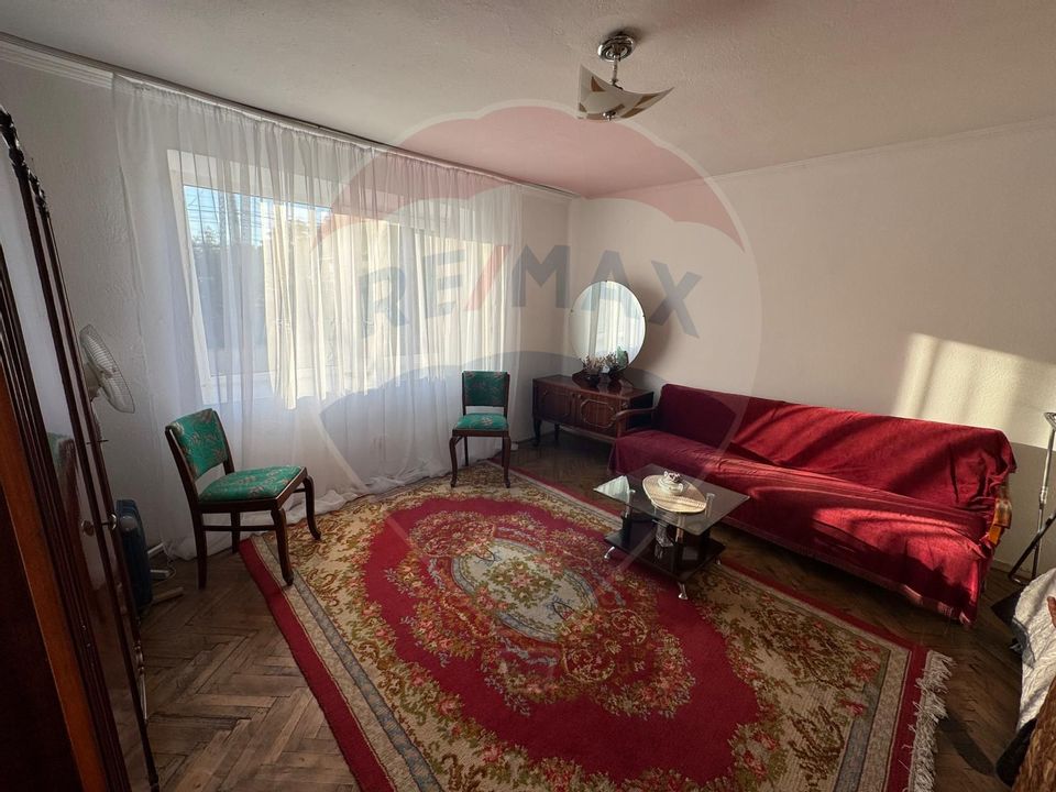 Casă / Vilă cu 7 camere de vânzare în zona Central