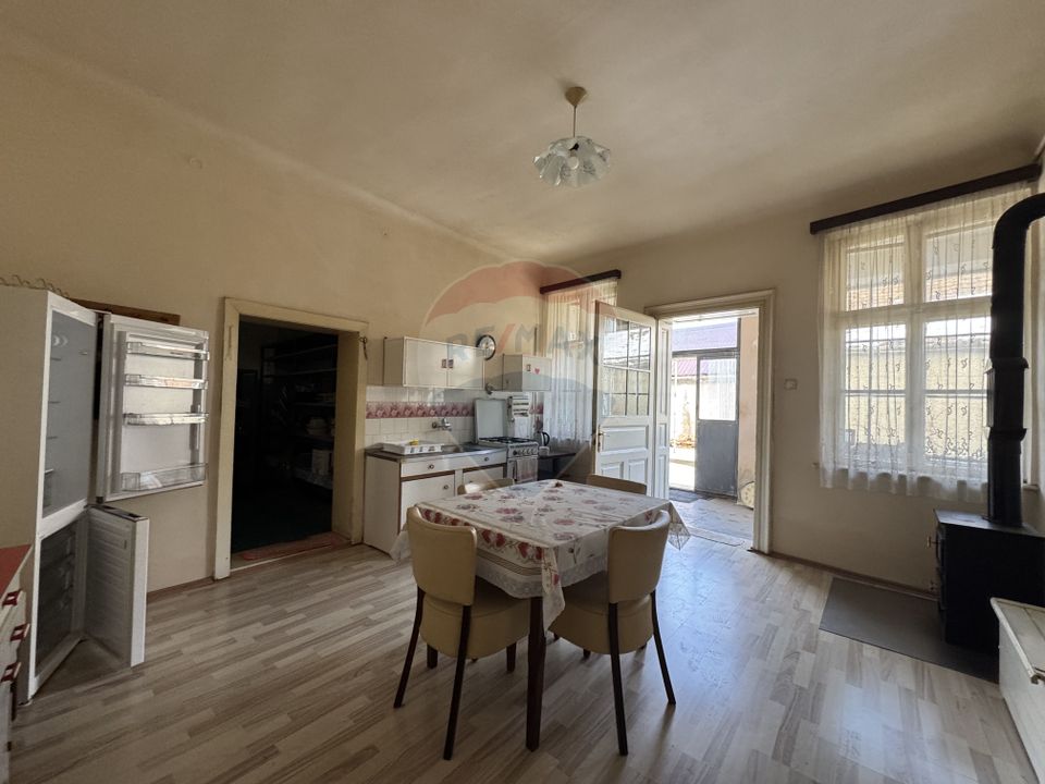 Casă pe str. Avram Iancu în Dumbrăveni