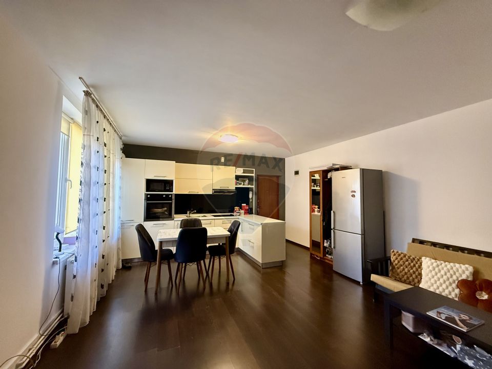 COMISION 0% Apartament cu 3 camere de vânzare cu parcare, Floresti