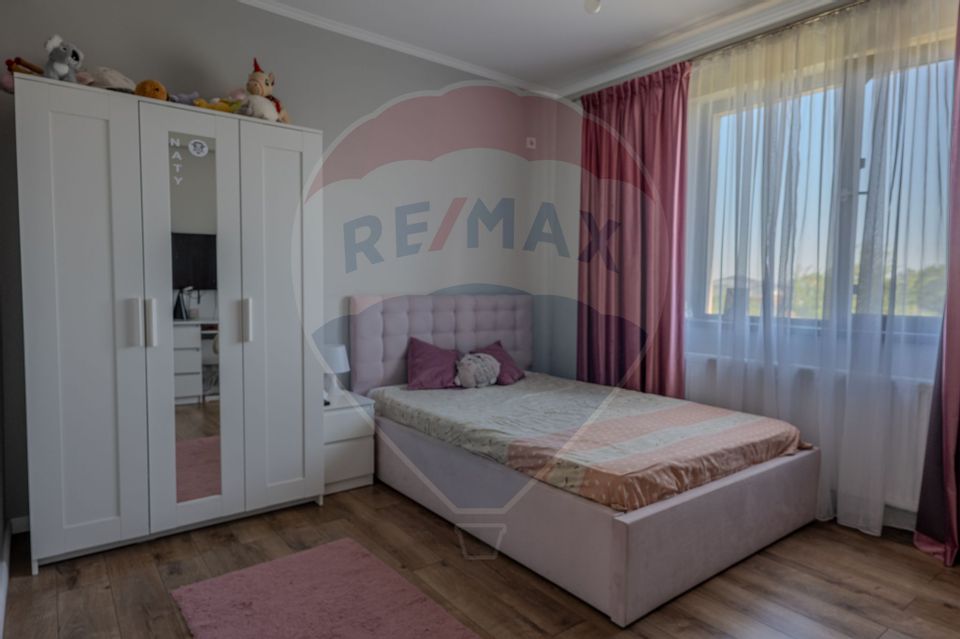 Casă individuală P+1+M mobilată, utilată - Dragomirești Deal