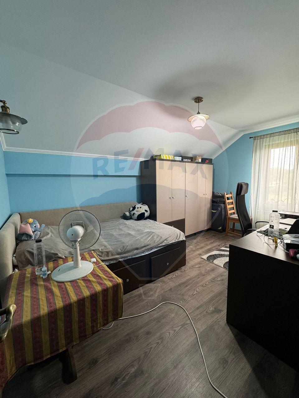 Casă / Vilă nouă cu 5 camere + casă bătranească renovată