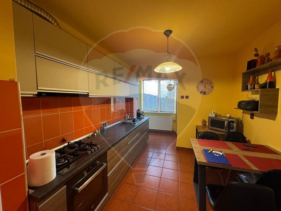 Apartament cu 3 camere de închiriat în zona centrala