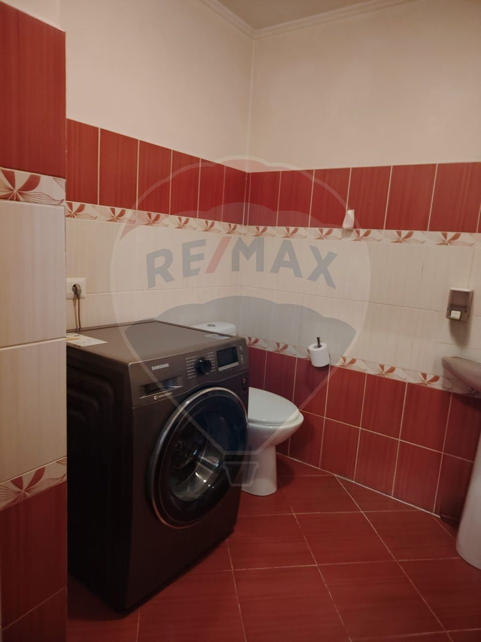 COMISION ZERO - Casa de locuit+spatiu comercial cu multiple functiuni