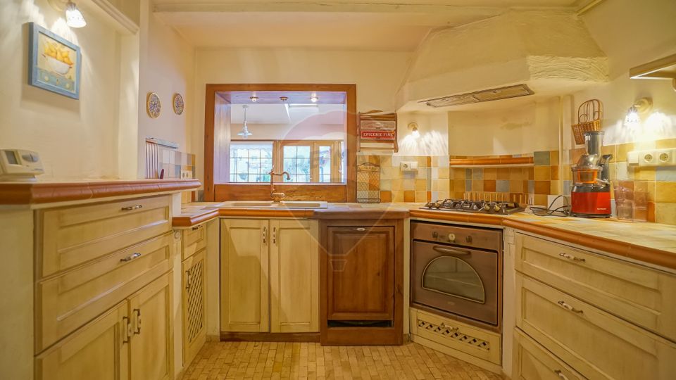 REZERVATA ! Caminul ideal, casa si curte frumos amenajata, Brasov