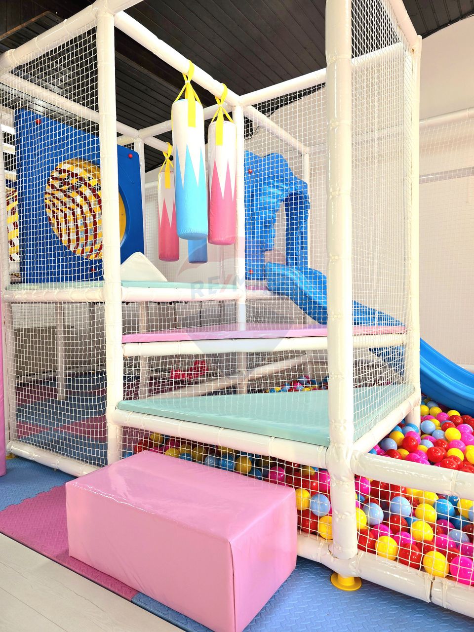 180sq.m Commercial Space for rent