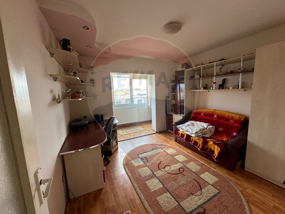 Apartament cu 3 camere decomandate-strada Hortensiei
