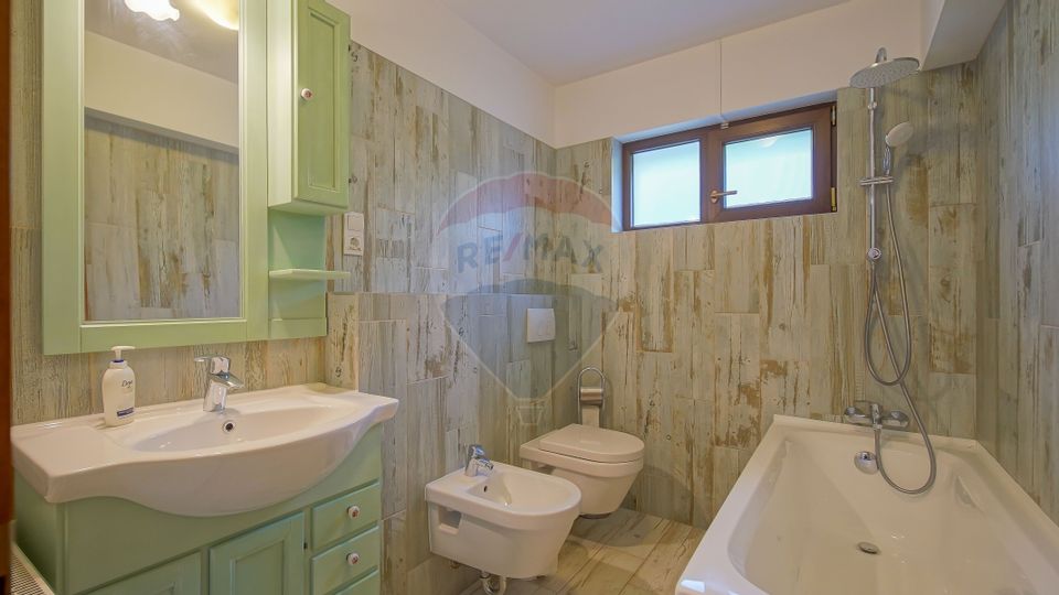 Proprietate cu stil la poalele muntelui - liniște și intimitate!