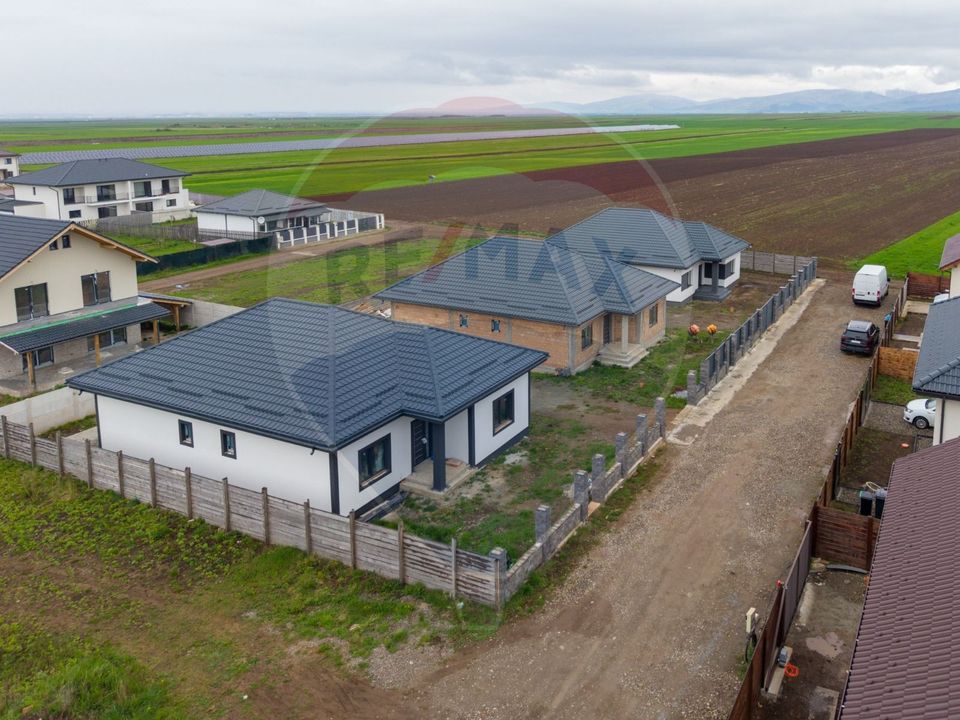 Casă spațioasă de vânzare | 4 camere | 120 mp util - 500 mp teren