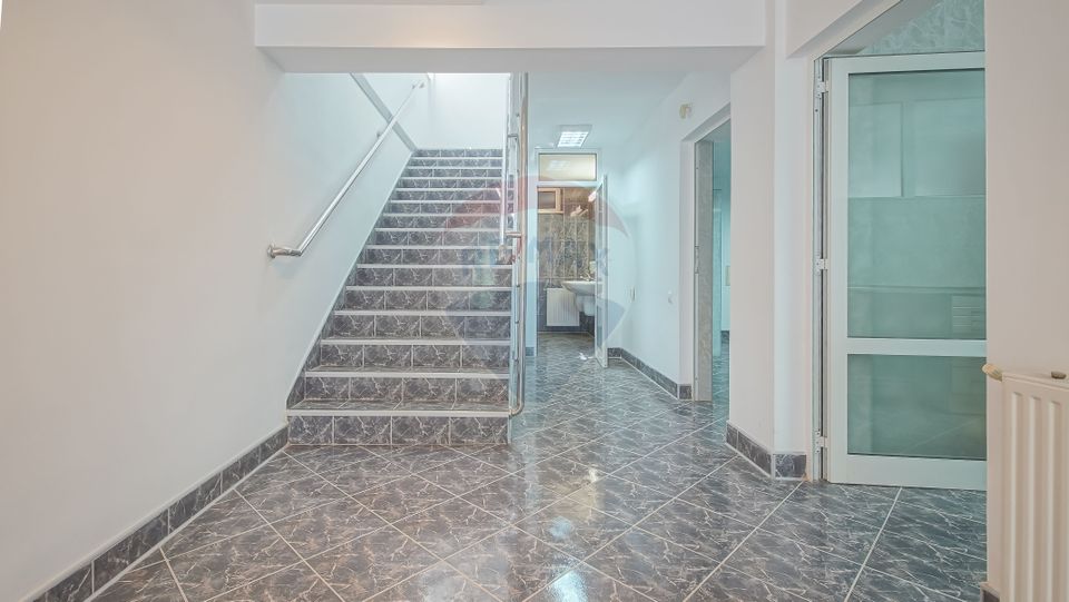 245sq.m Commercial Space for rent, Ultracentral area