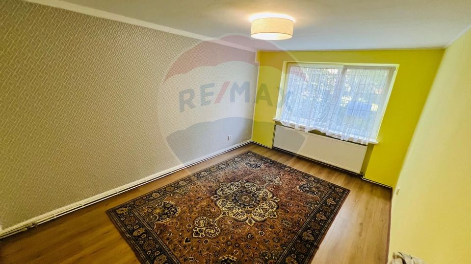 Apartament cu 3 camere de vânzare