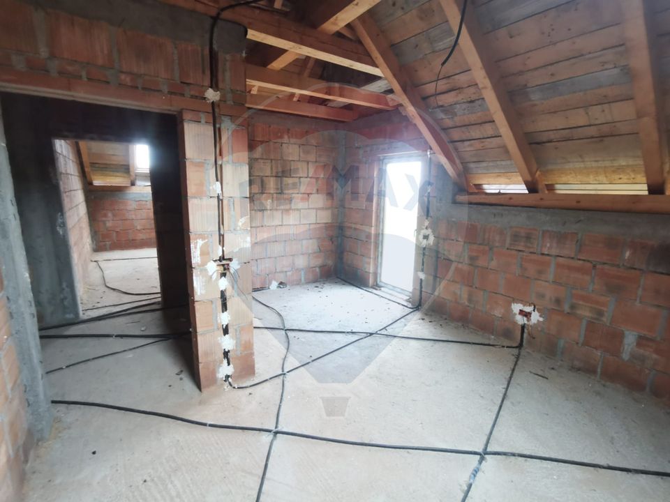 Casă la roșu de vânzare – 6.400 mp teren – Copalnic Mănăștur