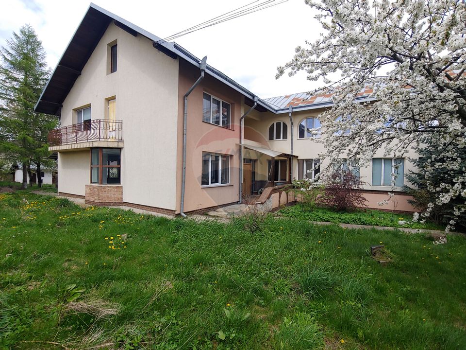 8 room House / Villa for sale