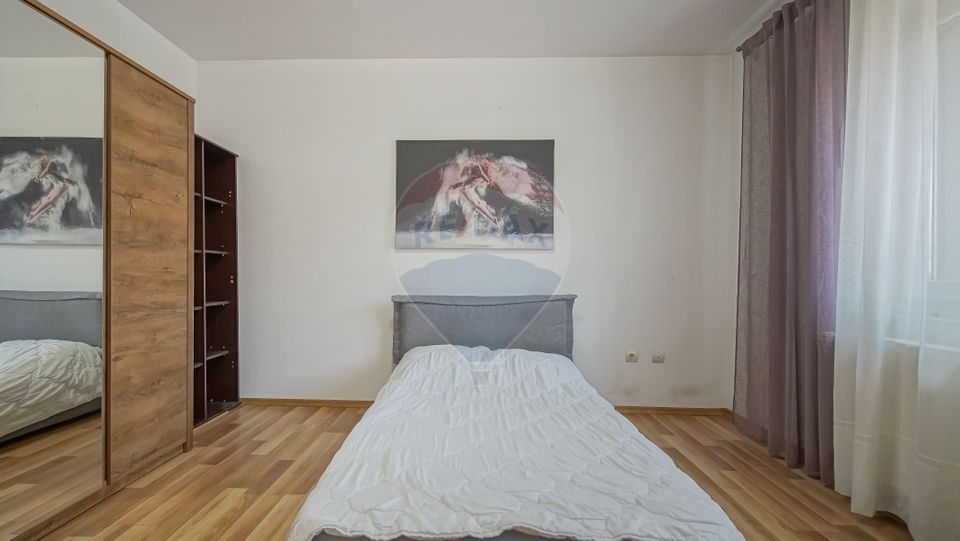 8 room House / Villa for sale, Aurel Vlaicu area