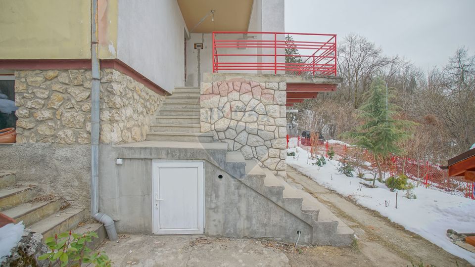 Apartament cu 3 camere în casă cu grădină Drumul Poienii