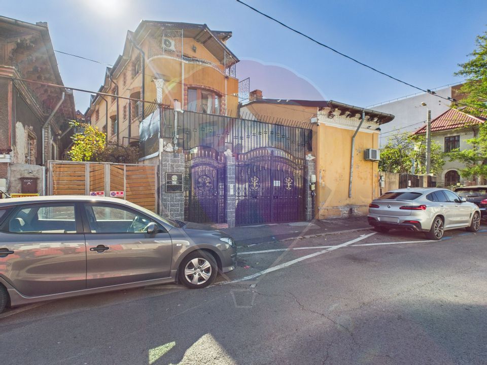 De vanzare| Casa cu piscina, saune si design elegant- Zona Matasari