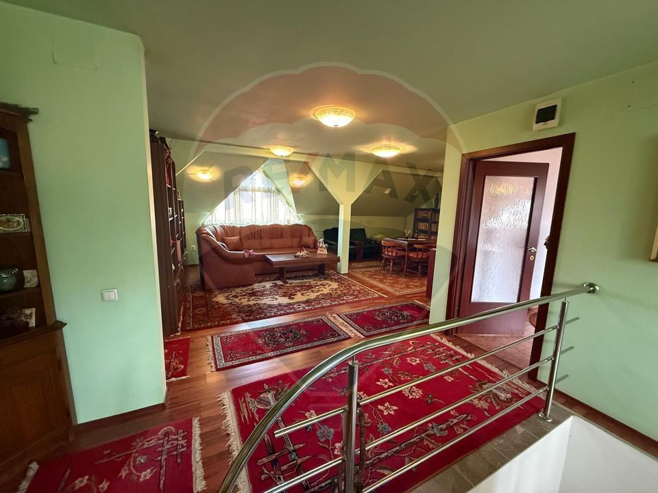 De vânzare  casǎ 5 camere și acces auto Ultracentral