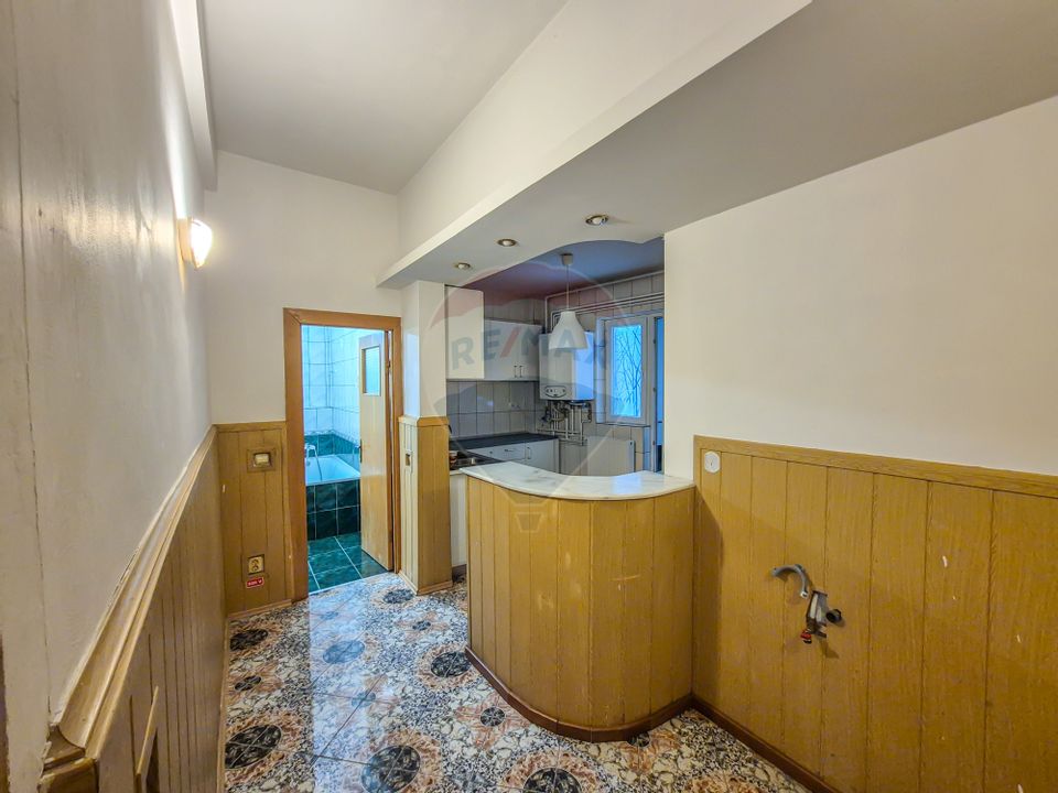 Apartament cu 4 camere de inchiriat, situat in zona Armenesca