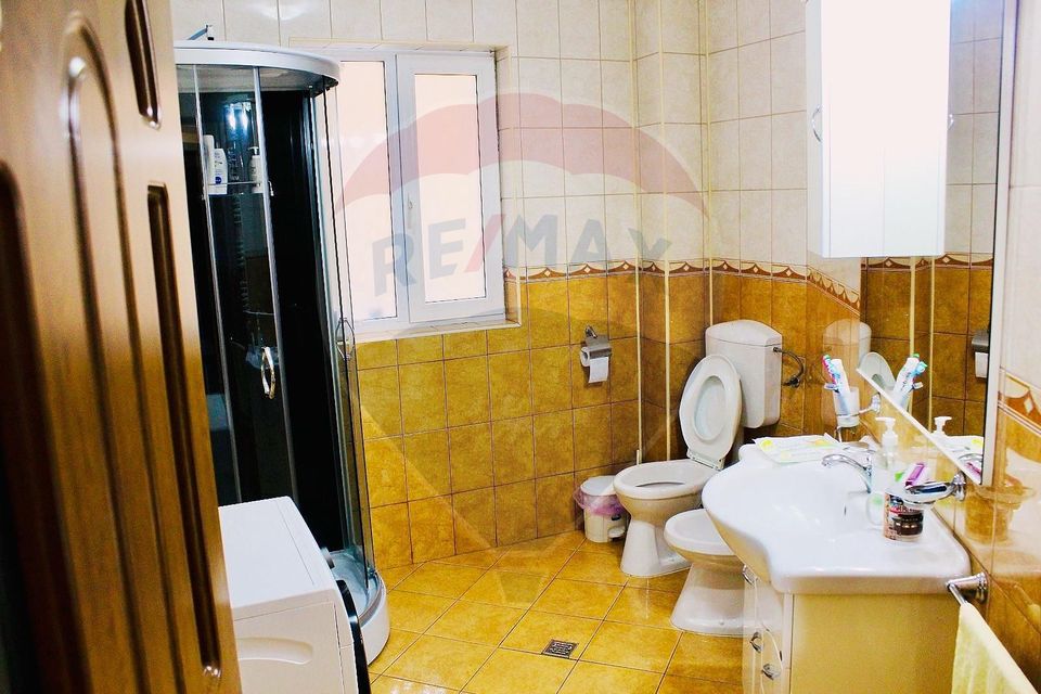 Casă / Vilă cu 6 camere de vânzare în zona Oncea