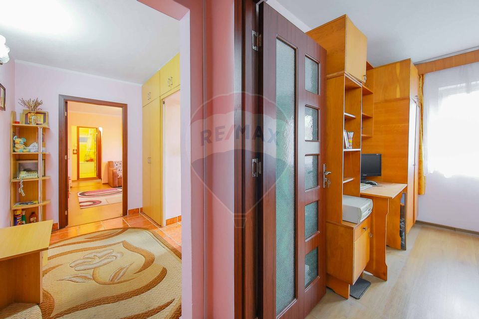 Apartament cu 3 camere de vânzare în zona Calea Aradului