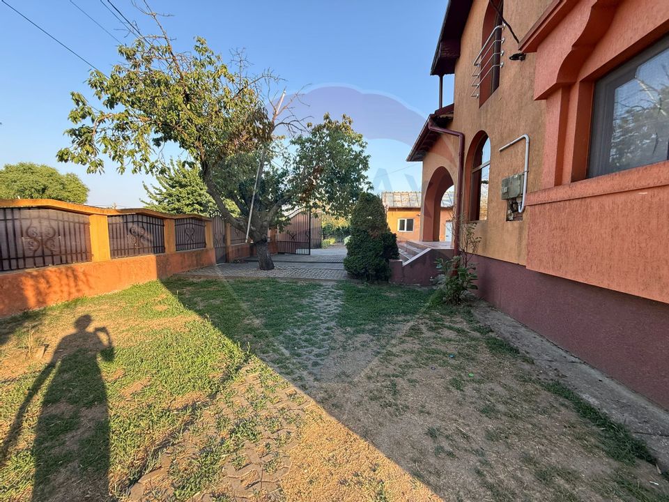 De vânzare Casă / Vilă 5 camere + 5.300 mp teren Slobozia Moara, DB