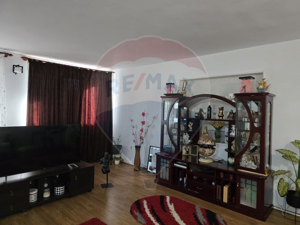 Casă / Vilă cu 5 camere de vânzare în zona George Enescu