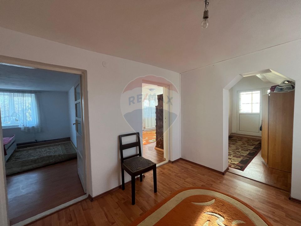 Casa cu 5 camere de vanzare in Priseaca