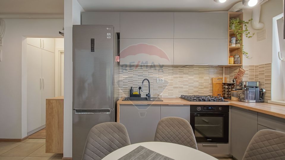 Apartament cu 2 camere și boxă de vânzare la Top City în Tractorul