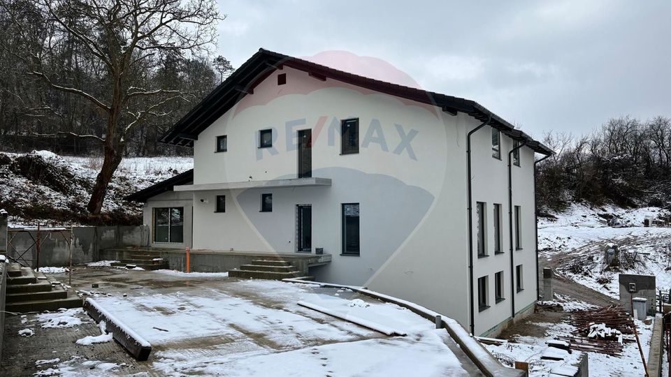 Casa noua, premium, cu panoramă superbă asupra orașului