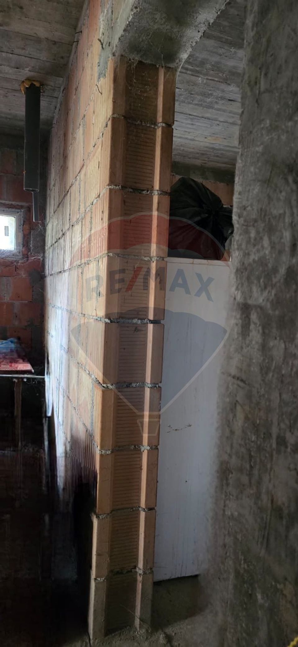 Casă la gri P+M cu anexă – oportunitate unică în Chișineu-Criș!