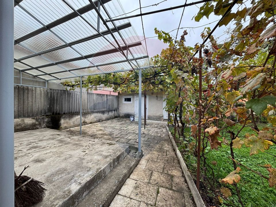 Casă / Vilă cu 5 camere de vânzare în Aleșd zona Ultracentral