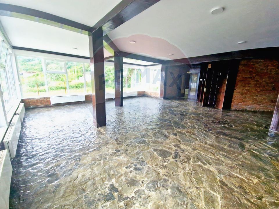 16 room Hotel / Pension for sale