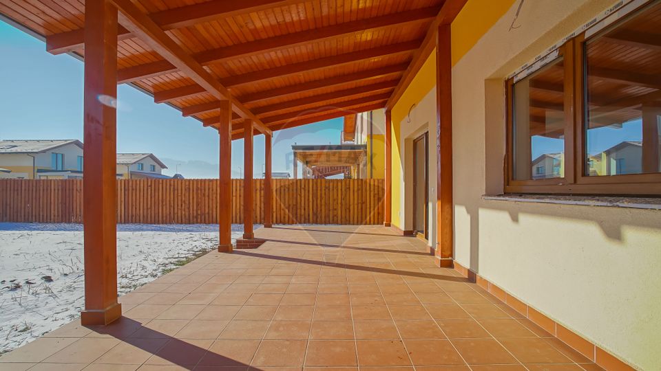 REZERVATA! Vilă nouă, cu 4 camere si teren de 500mp, în Cristian