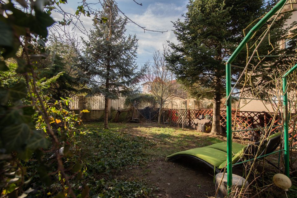 Detached house S+GF+1+M courtyard of 460sqm Ghencea sector 6