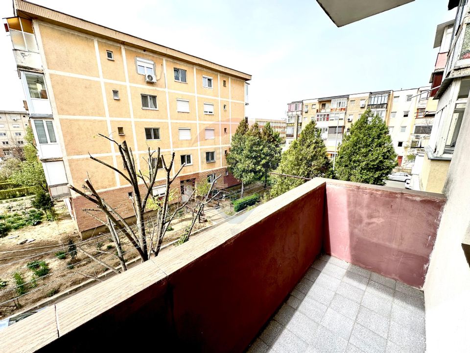 Apartament cu 3 camere de închiriat în zona Micalaca