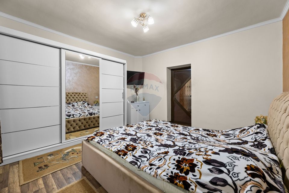 Casă spațioasă cu 4 camere și spațiu comercial în Bujac