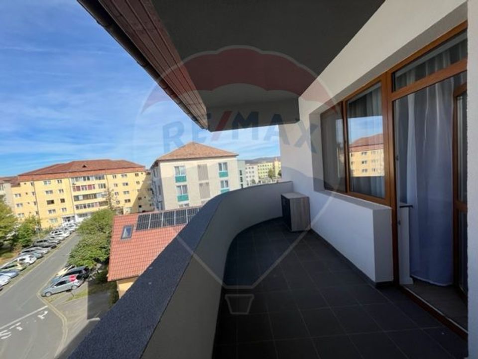 Apartament 3 camere de inchiriat zona Milea